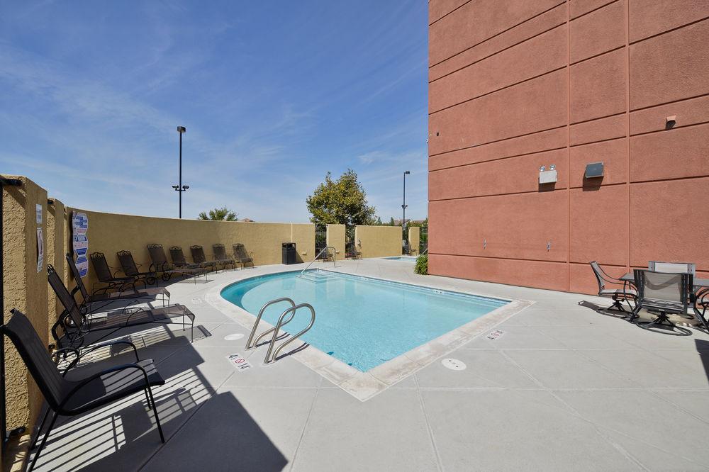 Holiday Inn Express Elk Grove West I-5 By Ihg Ngoại thất bức ảnh
