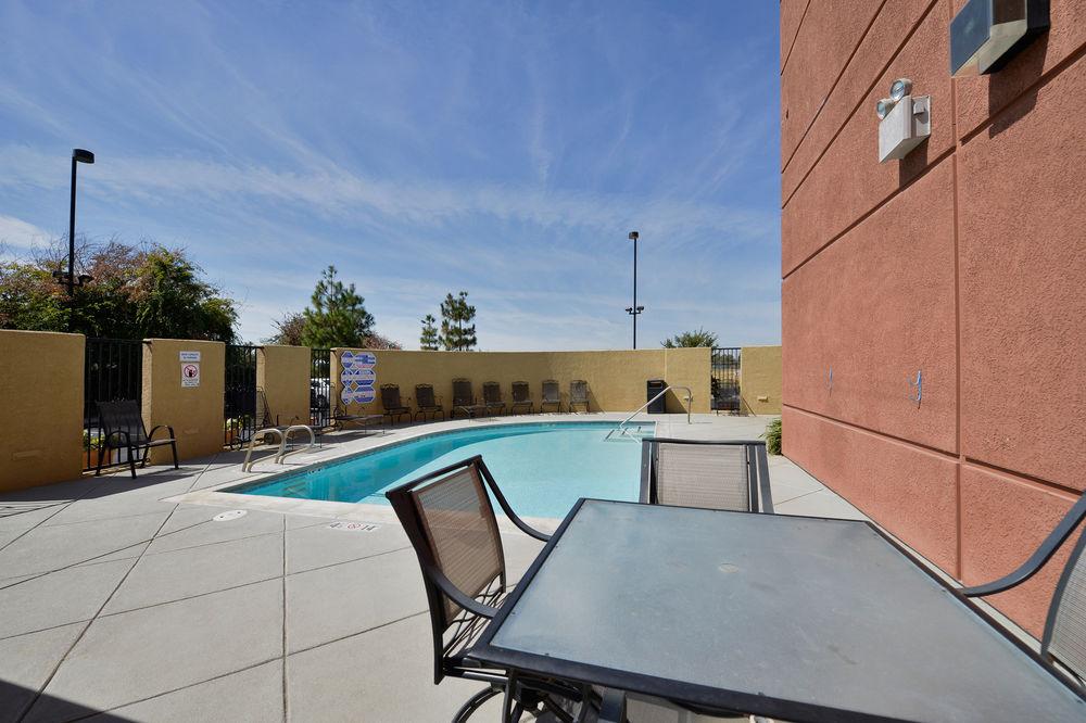 Holiday Inn Express Elk Grove West I-5 By Ihg Ngoại thất bức ảnh