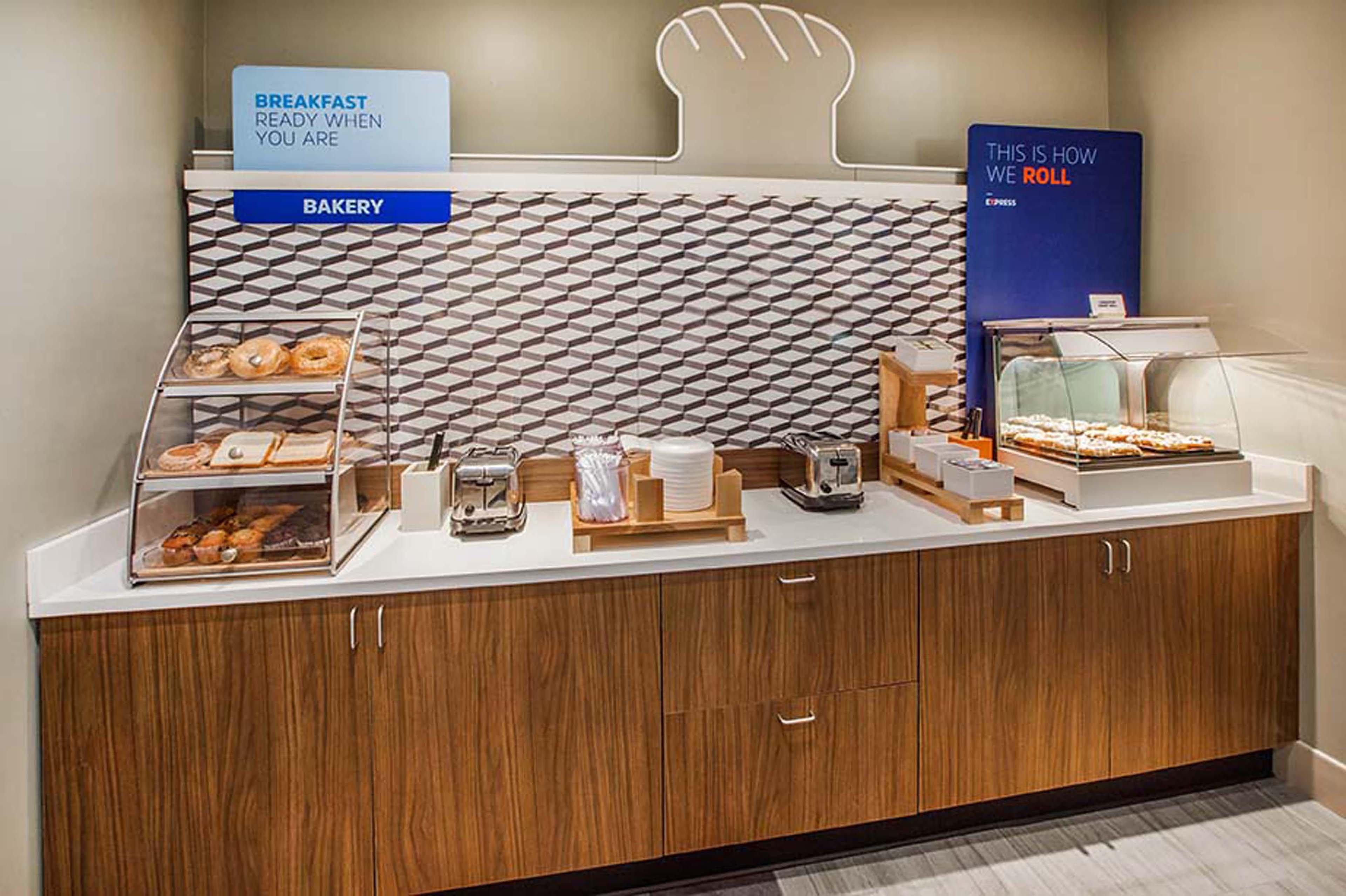 Holiday Inn Express Elk Grove West I-5 By Ihg Ngoại thất bức ảnh